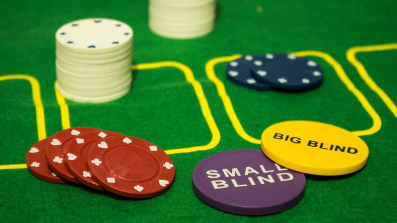 Thuật ngữ Small Blind Poker nghĩa là gì