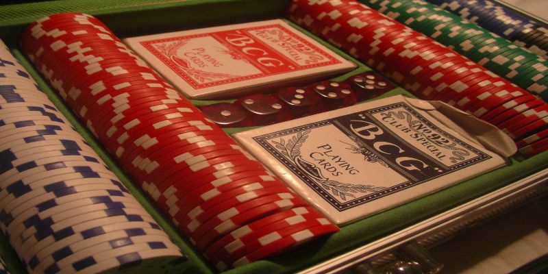 Nắm bắt luật chơi Poker là cần thiết với anh em 